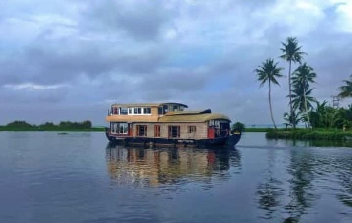 Grand Villa Houseboat Kumarakom Exterior foto