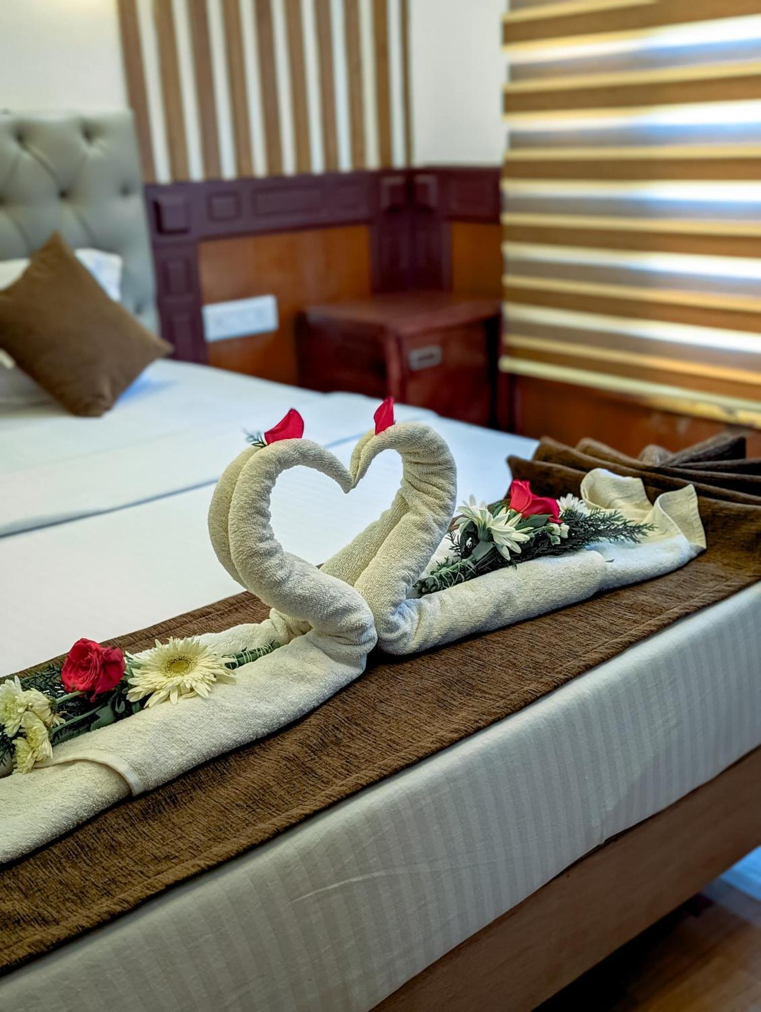 Grand Villa Houseboat Kumarakom Exterior foto